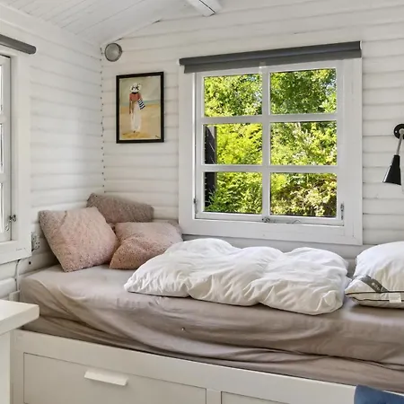 3 Bedroom Nice In Vaeggerlose Ferienhaus Bøtø By