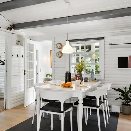 3 Bedroom Nice In Vaeggerlose Ferienhaus Bøtø By
